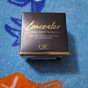 NWT (QIC) CONCEALER CLEAR AND FLAWLESS #140